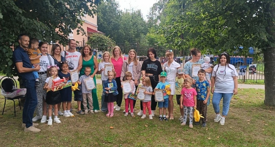 Фотоконкурс "Моя семья в любимом городе" Фотоконкурс "Моя семья в любимом городе".